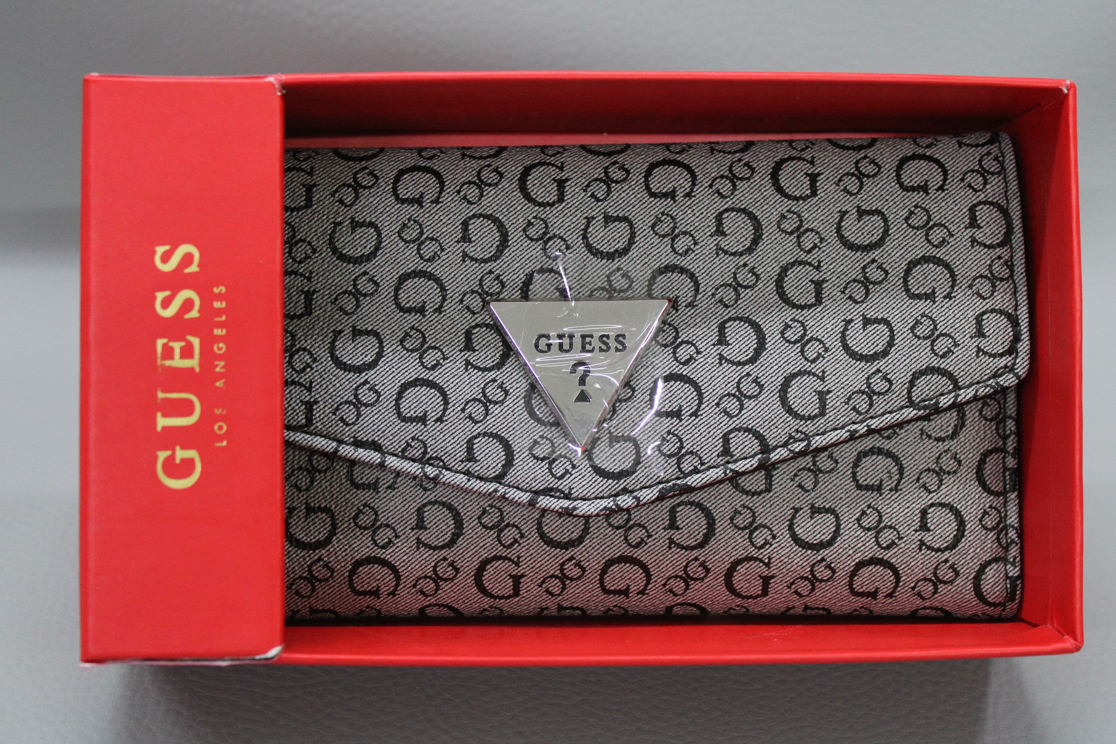 GUESS CARTERA DAMA 