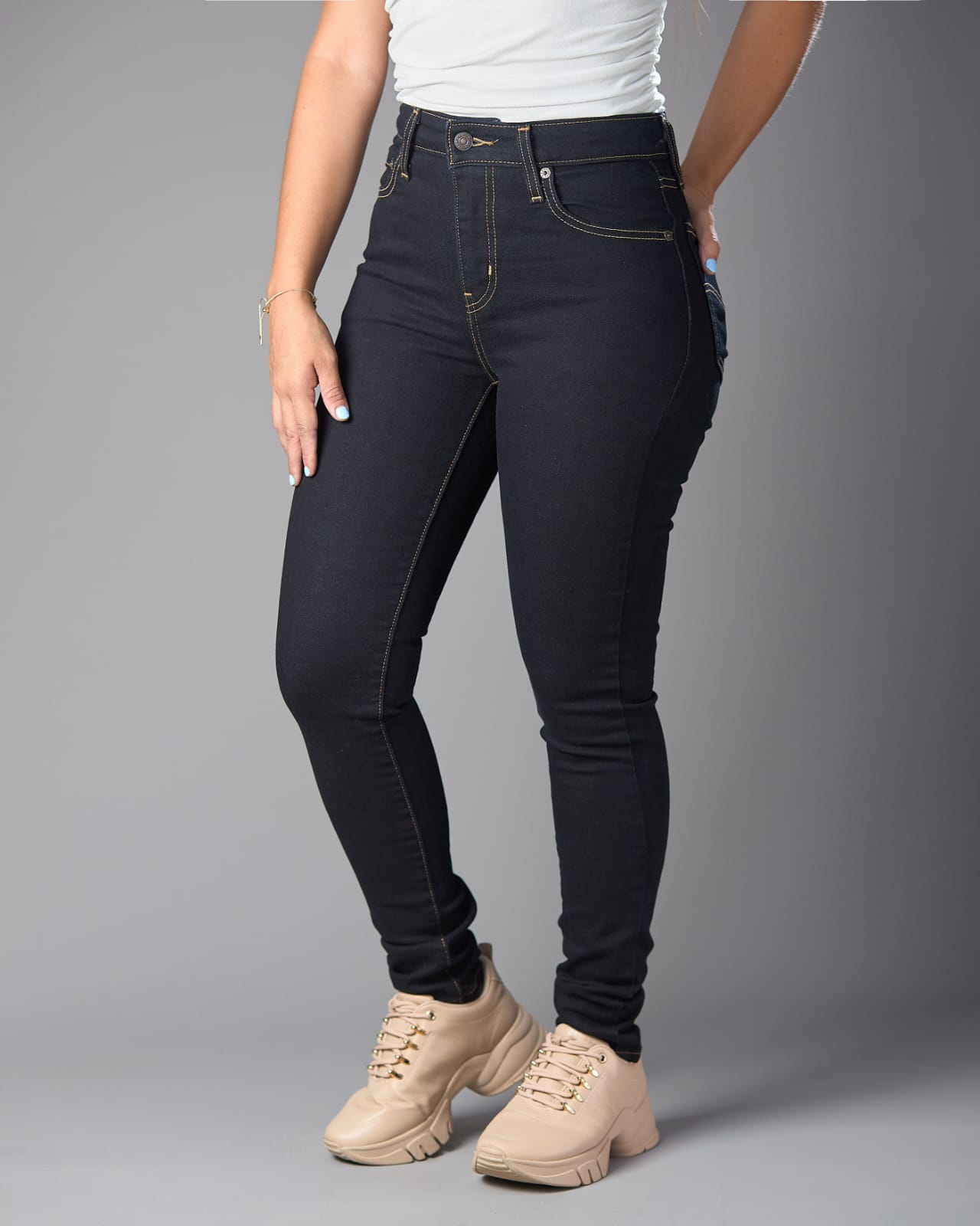 JEANS LEVIS DE MUJER 721 HIGH - RISE SUPER SKINNY - Imagen 2